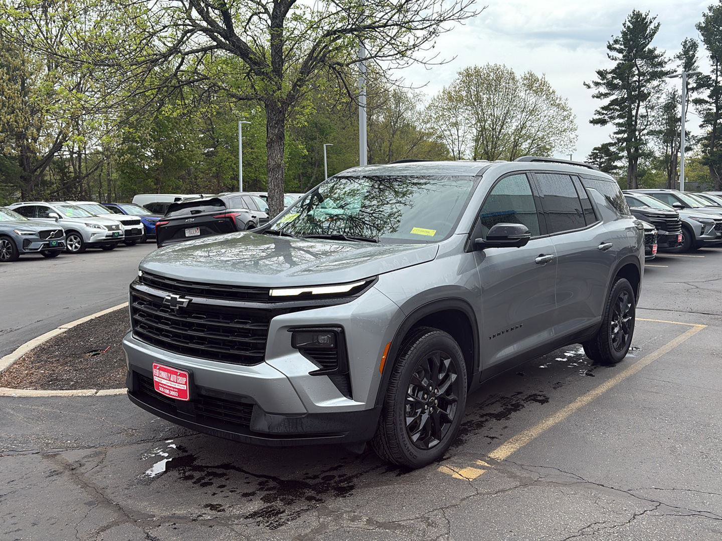 Used 2026 Chevrolet Traverse LT w/ Midnight/Sport Edition FWD image 2