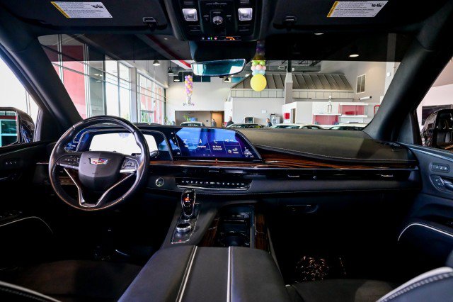 Used 2023 Cadillac Escalade ESV Premium Luxury image 24