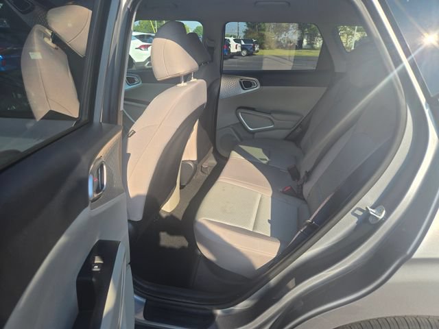 Used 2025 Kia Soul LX w/ LX Technology Package FWD image 18