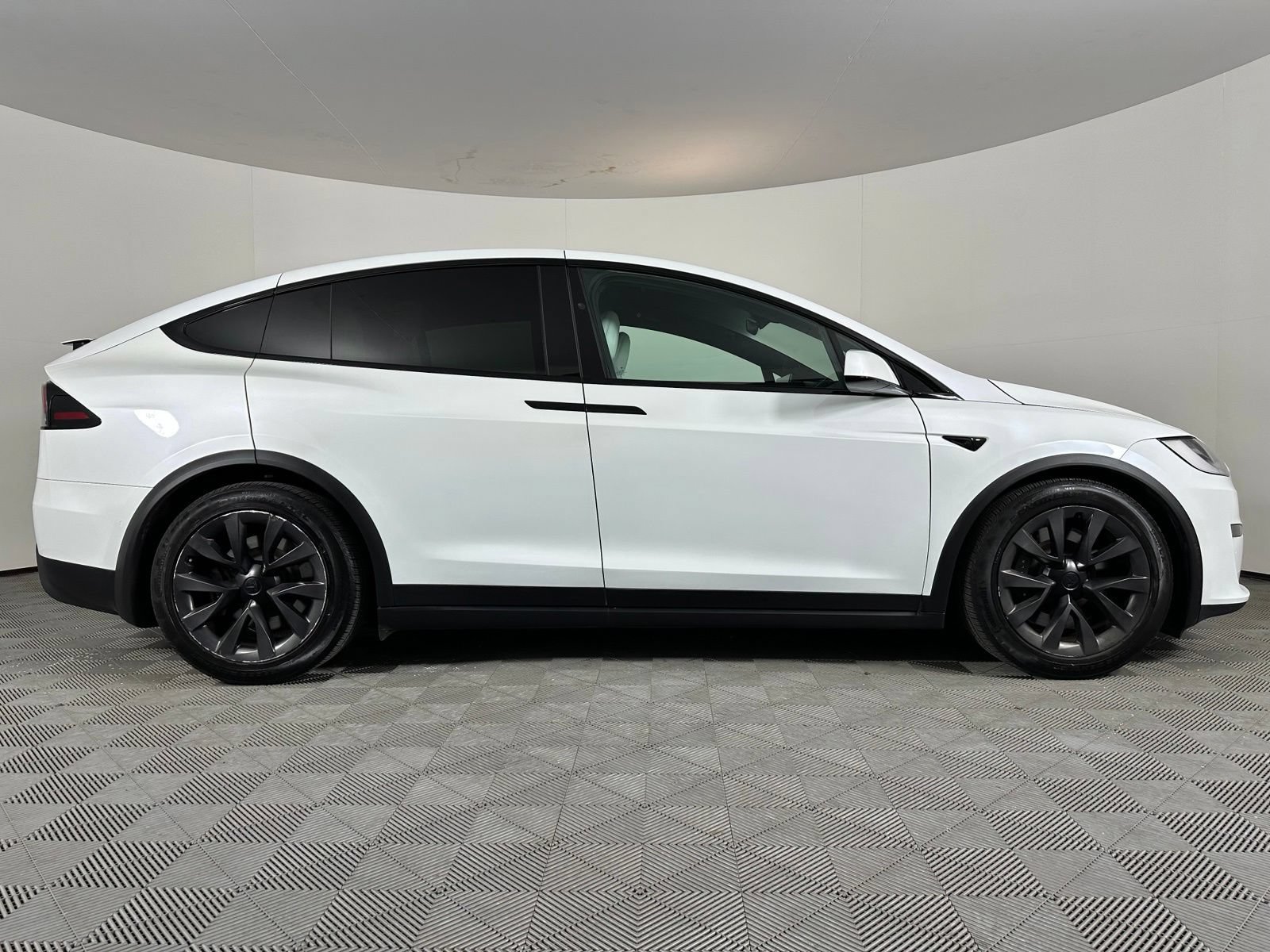 Used 2023 Tesla Model X AWD/4WD image 34