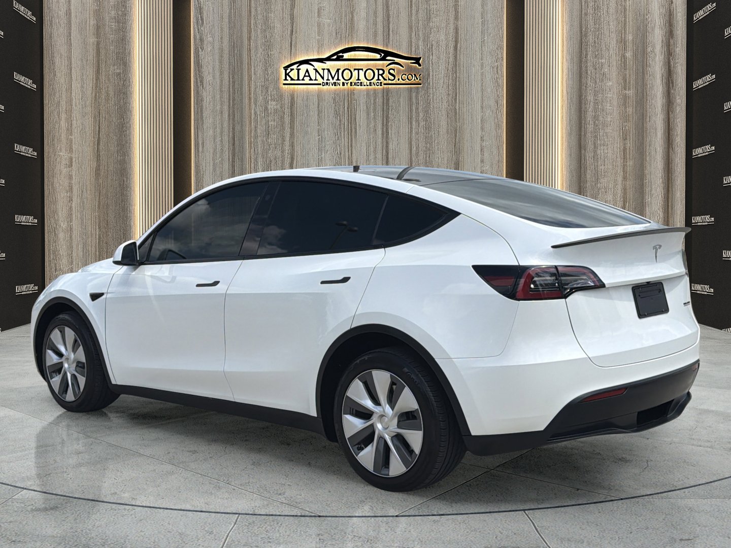 Used 2023 Tesla Model Y Long Range AWD/4WD image 5