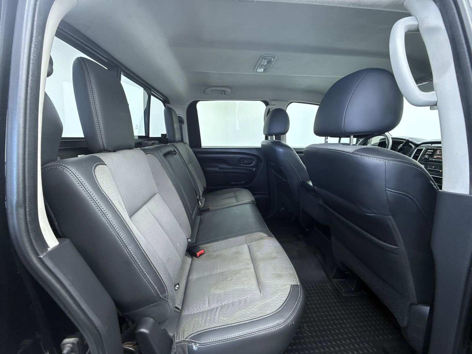 Used 2017 Nissan Titan S image 36