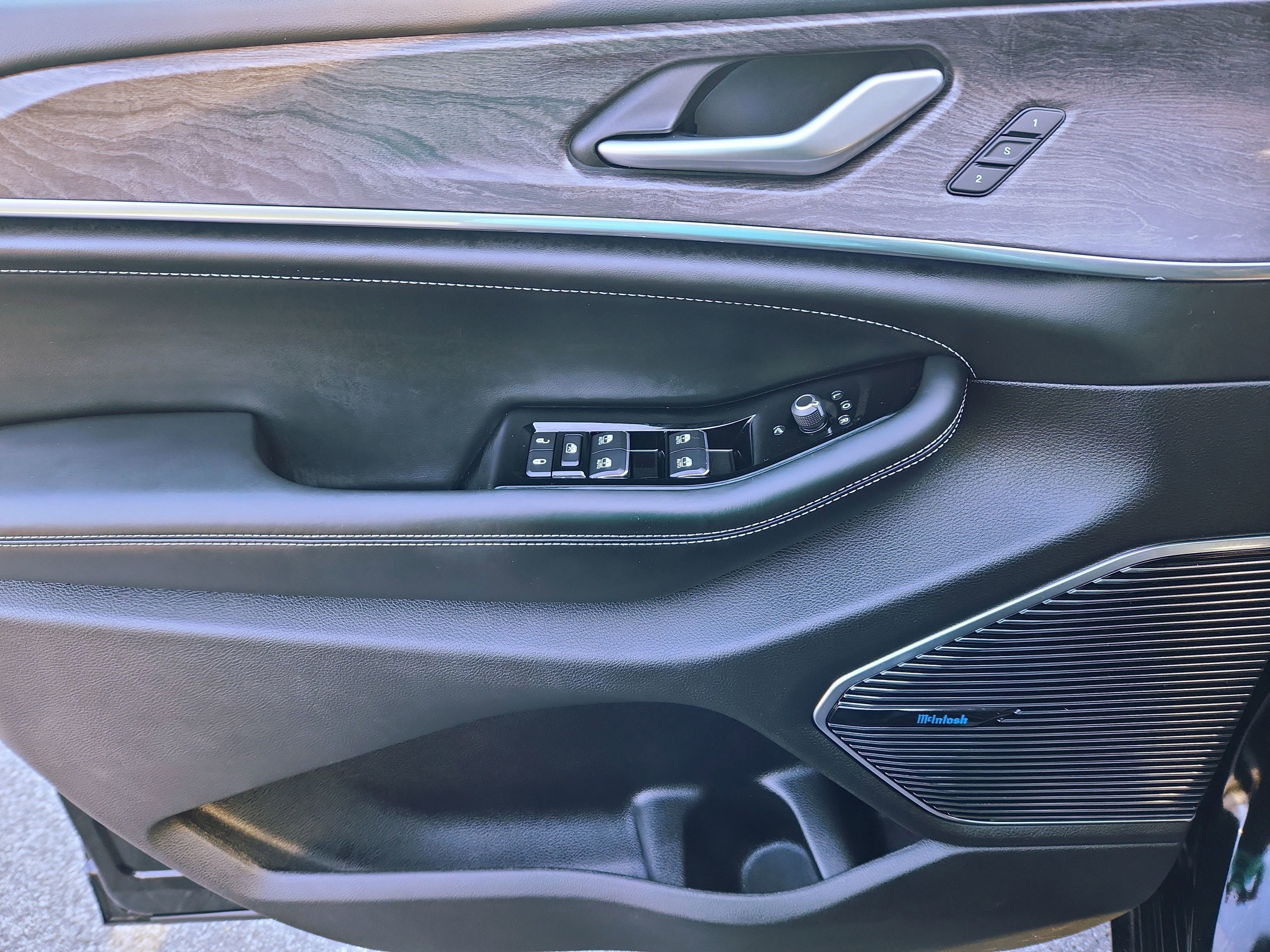 Used 2023 Jeep Grand Cherokee Overland image 25