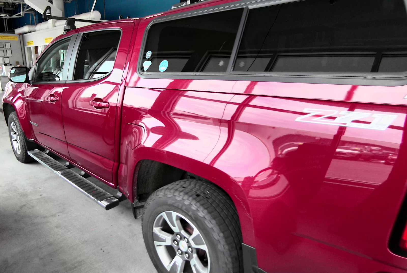 Used 2018 Chevrolet Colorado Z71 AWD/4WD image 2