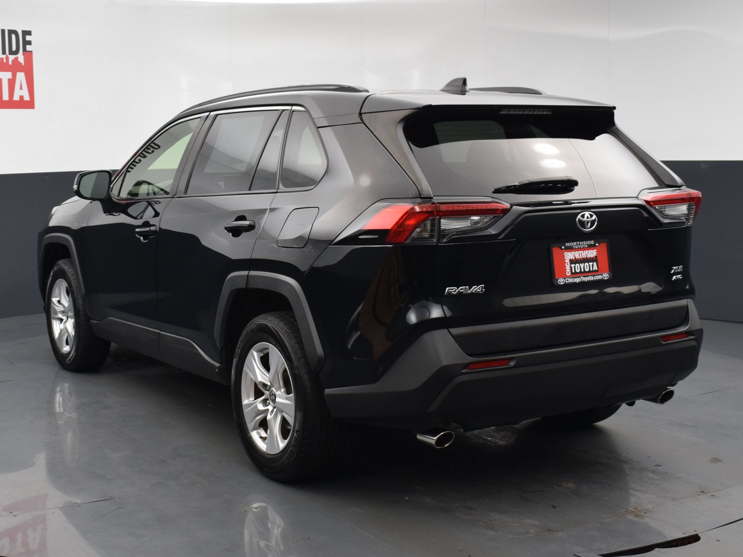 Used 2019 Toyota RAV4 XLE w/ Convenience Package AWD/4WD image 3