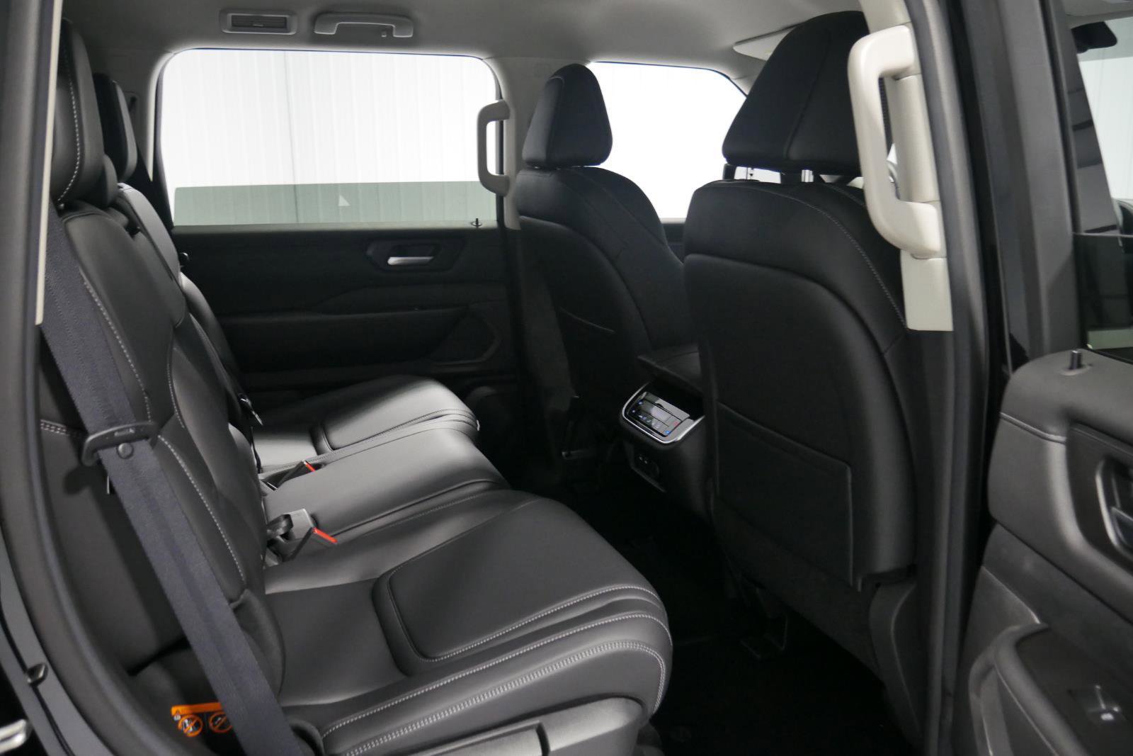 New 2026 Nissan Armada SV image 18