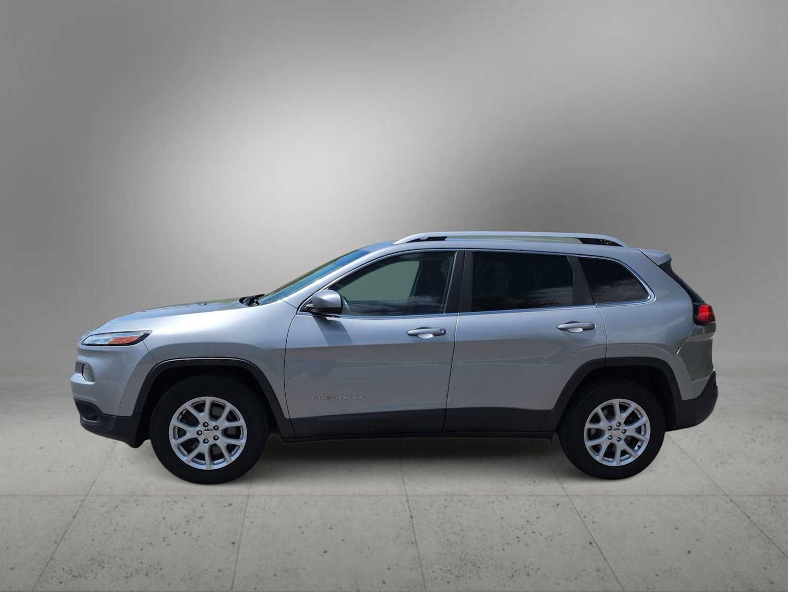 Used 2016 Jeep Cherokee Latitude w/ Cold Weather Group AWD/4WD image 5
