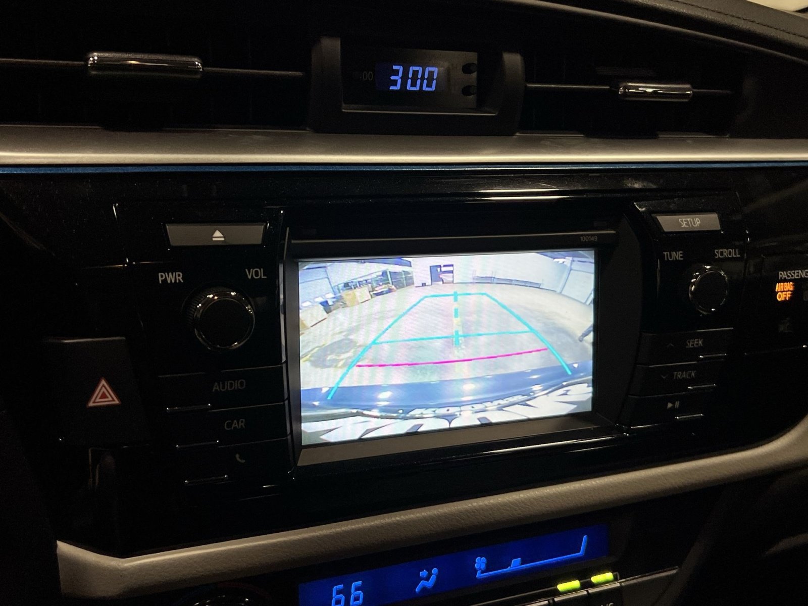 Used 2014 Toyota Corolla LE FWD image 18
