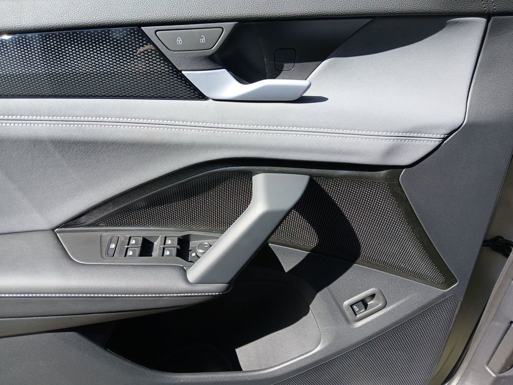 New 2026 Volkswagen Tiguan SE R-Line image 11