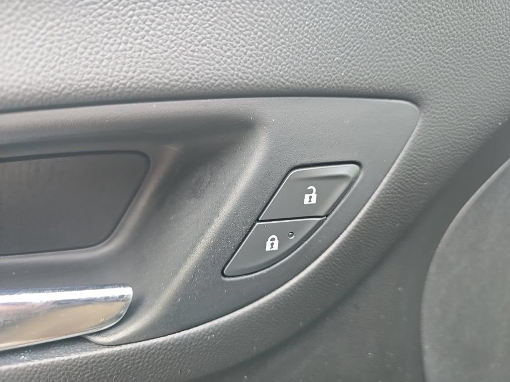 Used 2021 Chevrolet Equinox LT AWD/4WD image 29