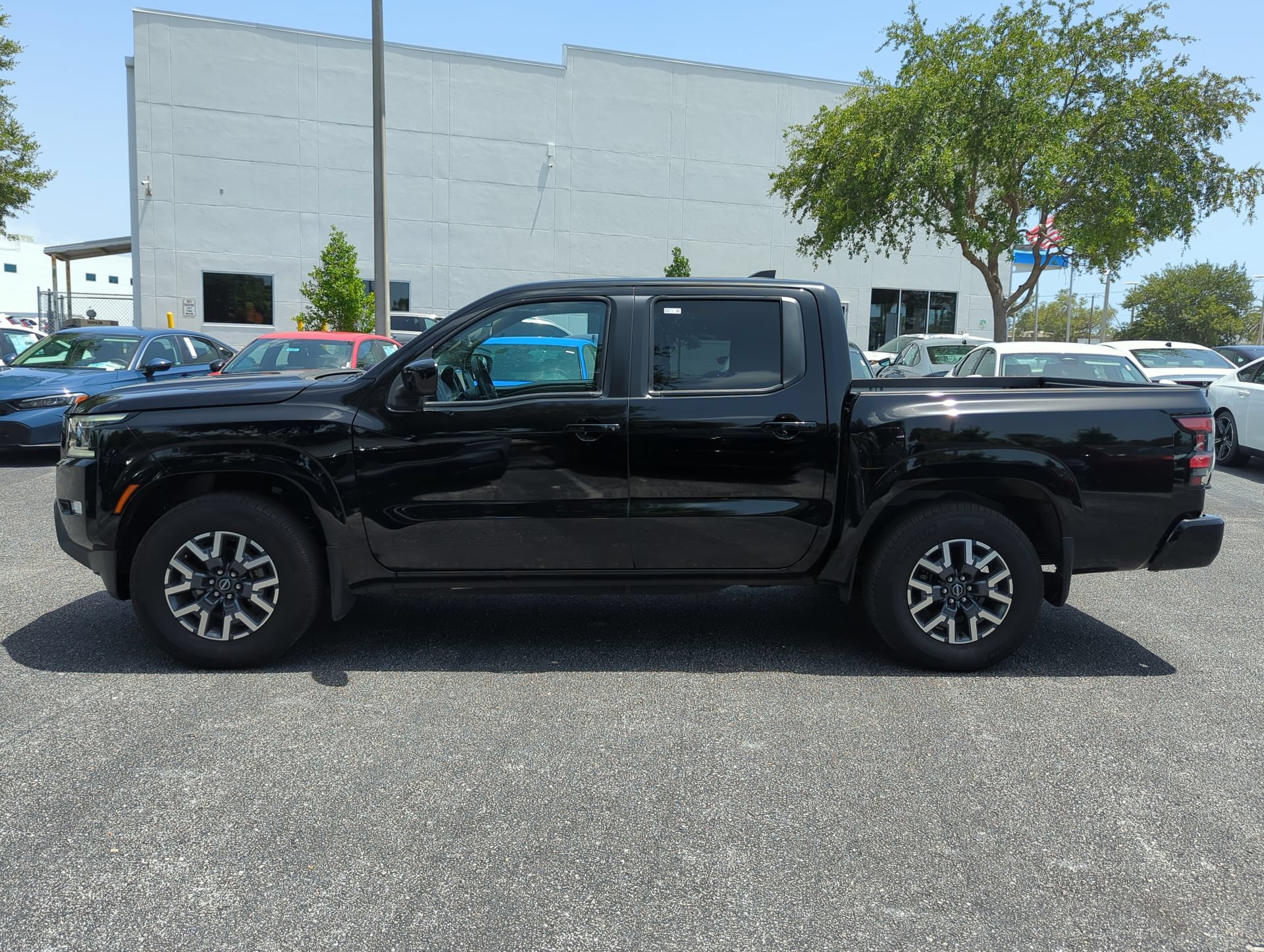 Used 2024 Nissan Frontier SL w/ Technology Package RWD image 8