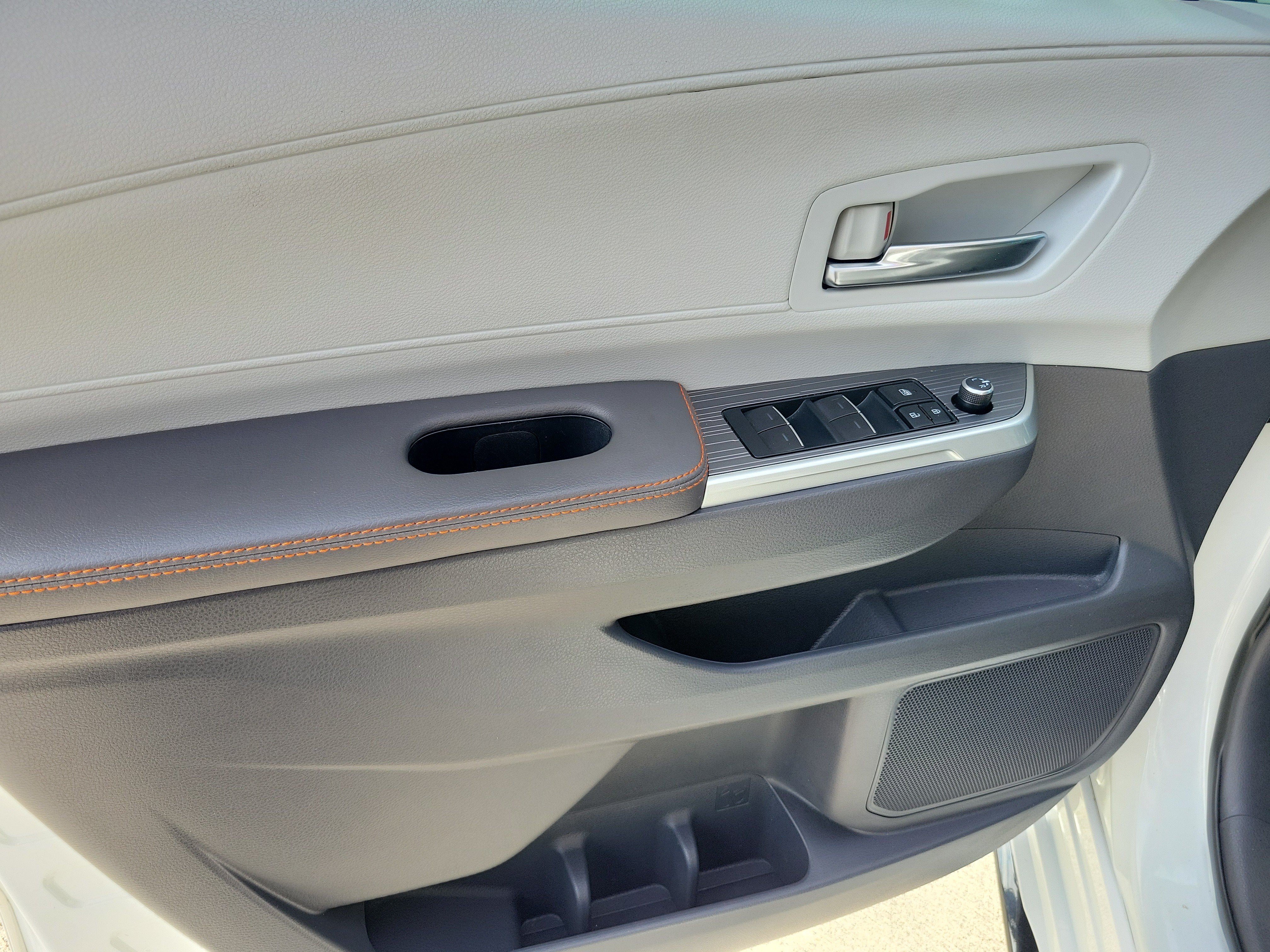 Used 2022 Toyota Sienna XSE FWD image 22