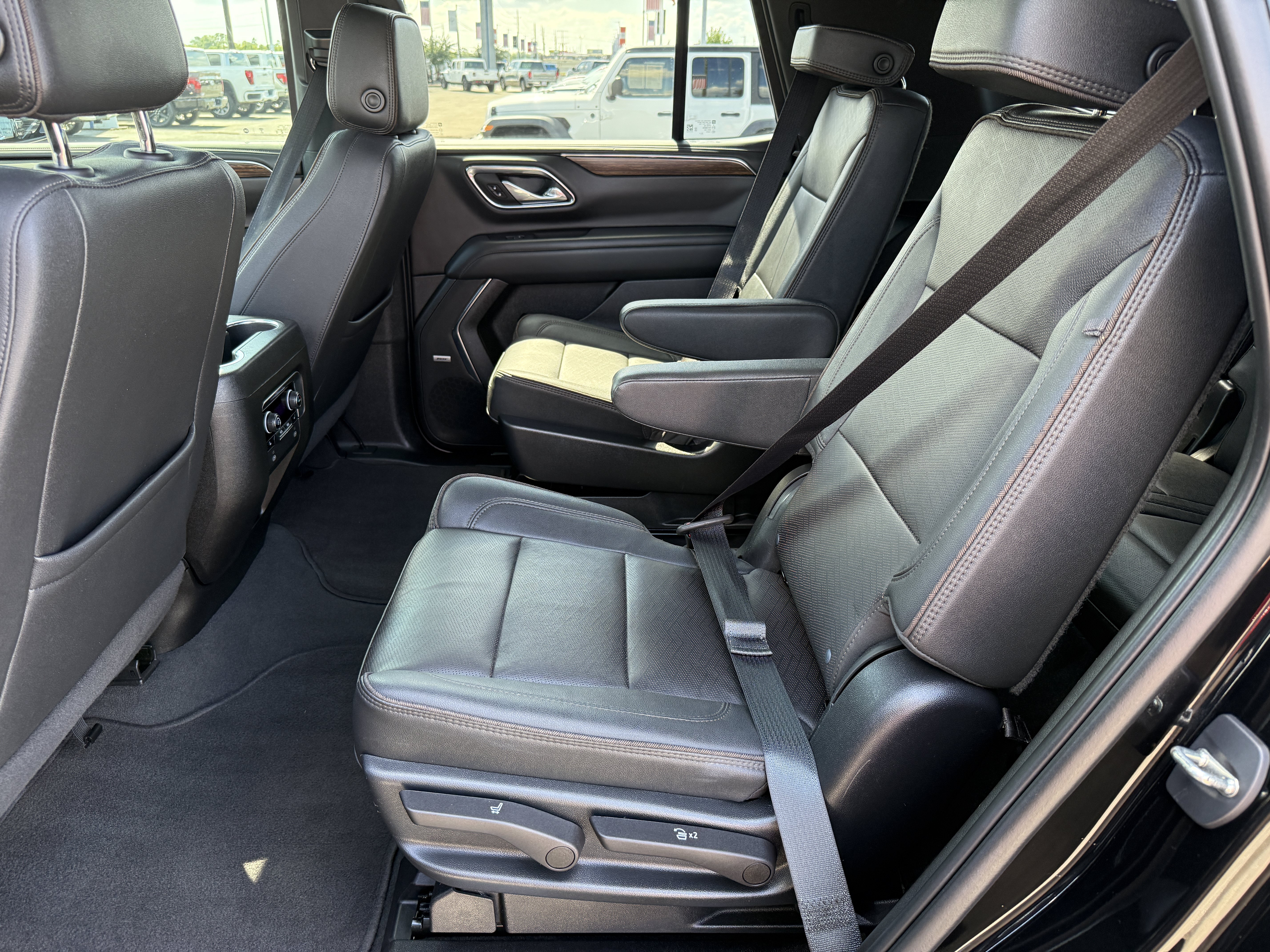 Used 2023 Chevrolet Tahoe High Country RWD image 34