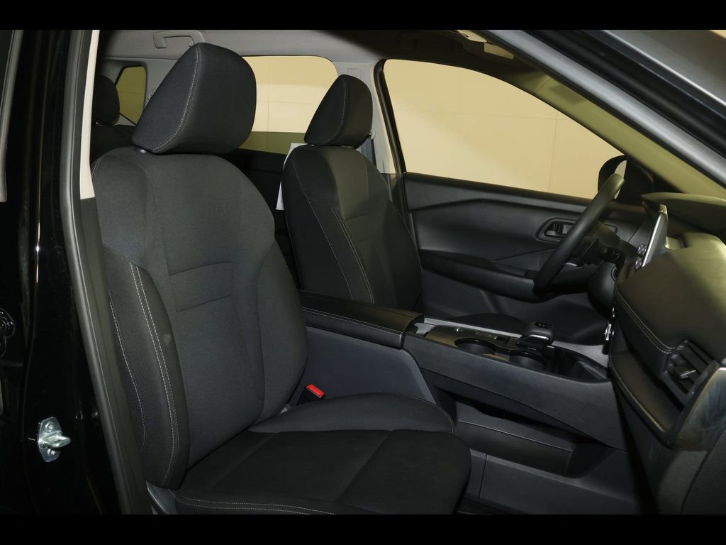 Used 2024 Nissan Rogue S image 27