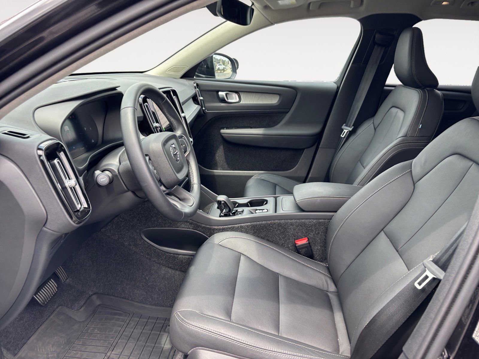 New 2025 Volvo XC40 B5 Core w/ Protection Package Premier image 9