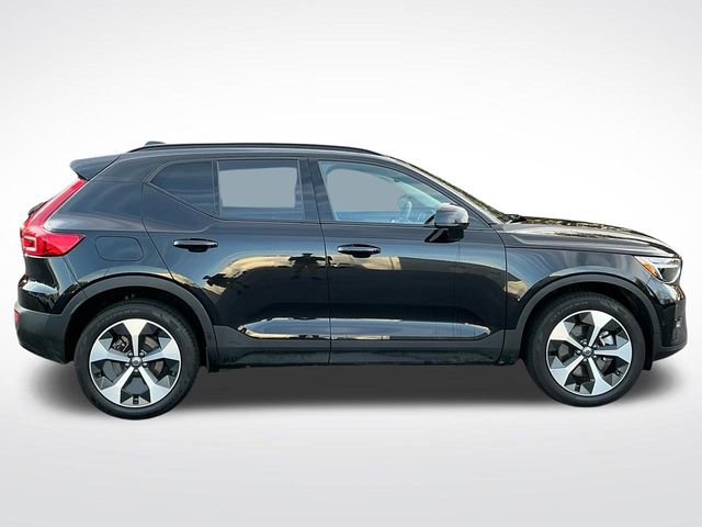 Used 2024 Volvo XC40 B5 Plus image 6