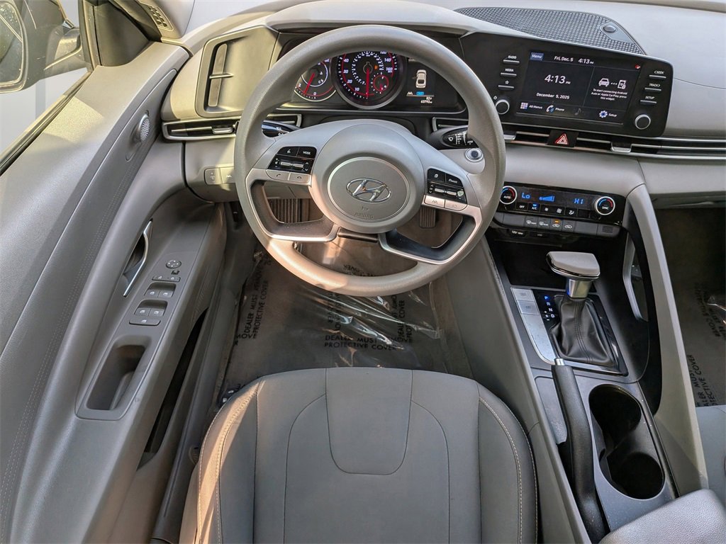 Used 2022 Hyundai Elantra SEL image 14