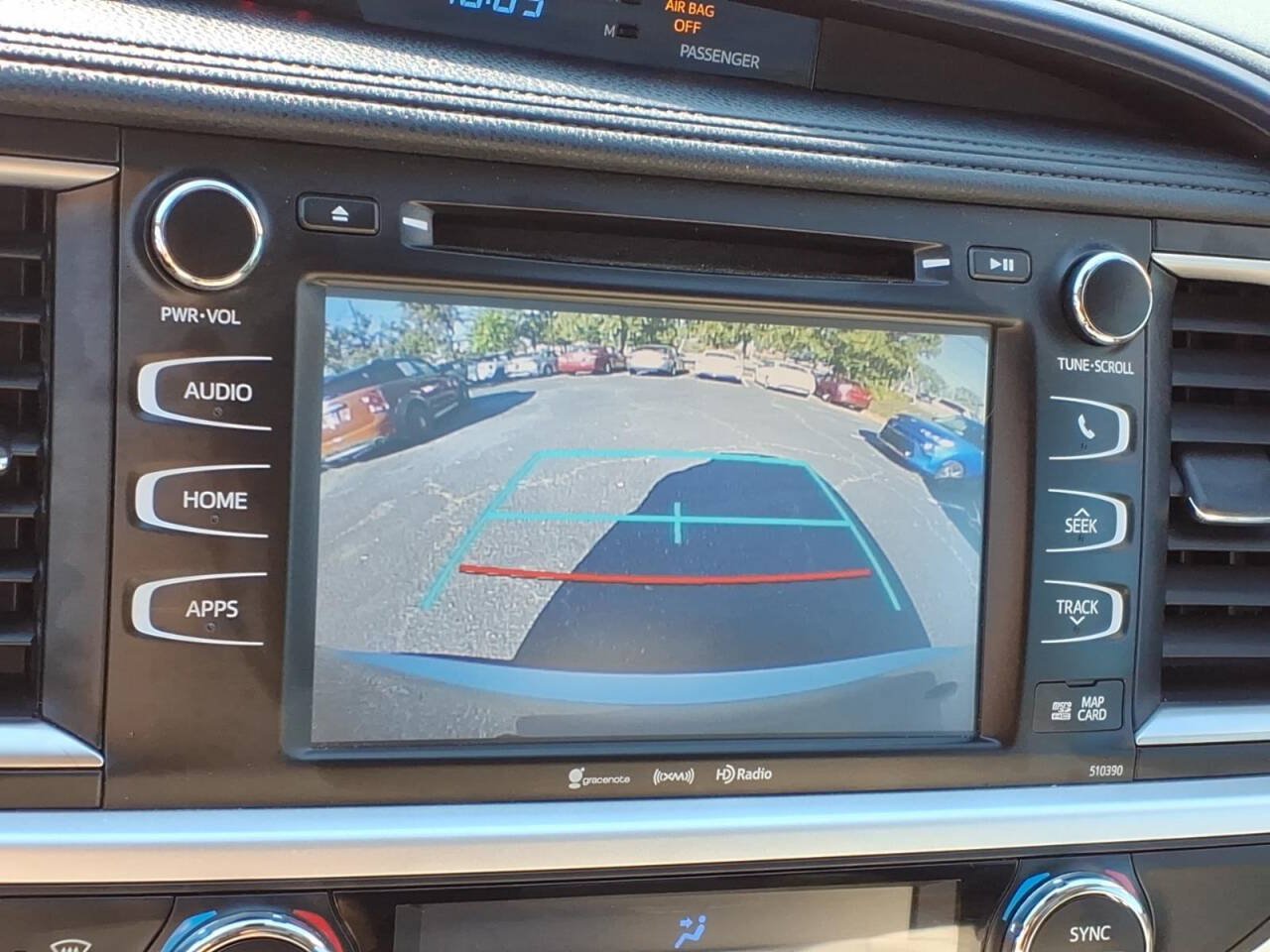 Used 2019 Toyota Highlander XLE FWD image 23