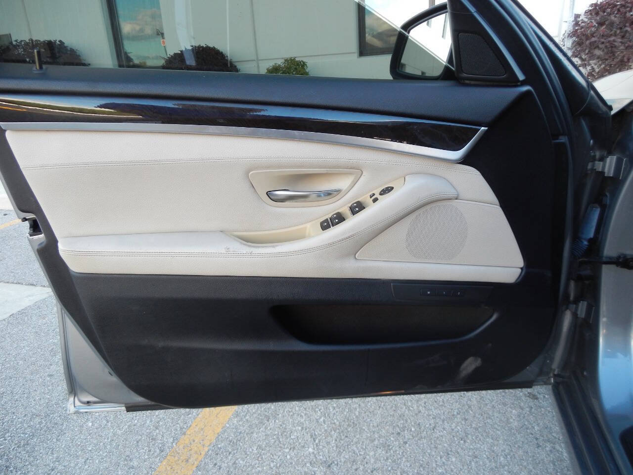 Used 2011 BMW 535i xDrive Sedan AWD/4WD image 25