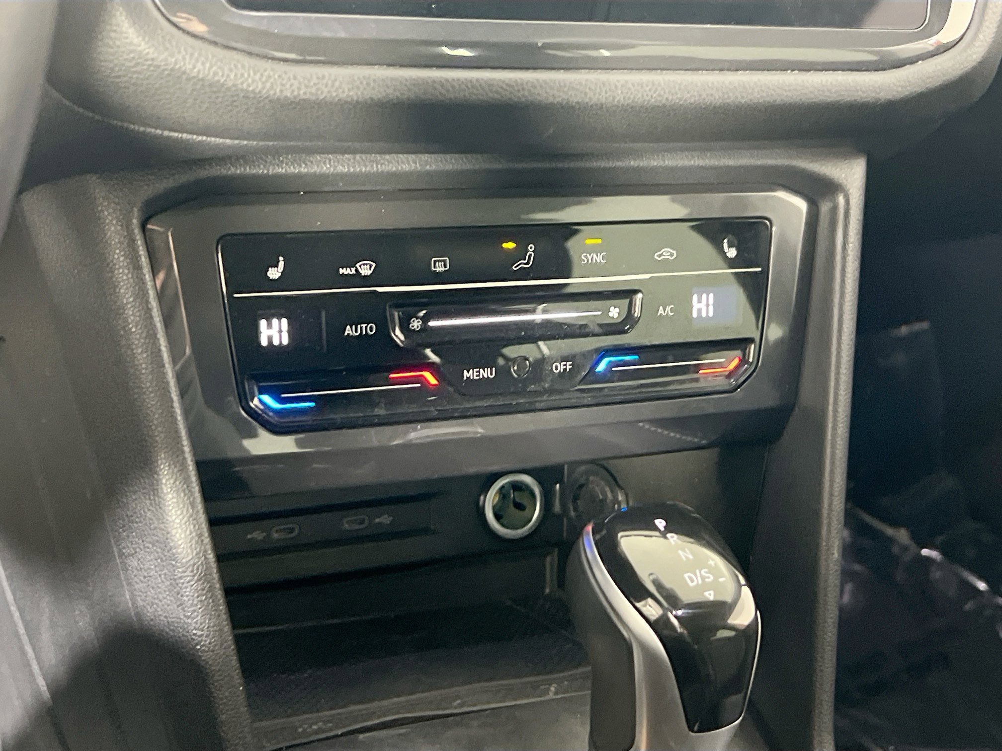 Used 2022 Volkswagen Tiguan SE image 15