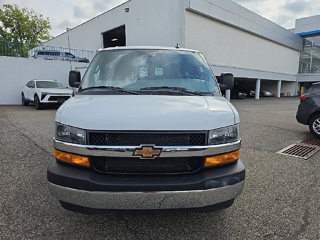 Used 2025 Chevrolet Express 2500 w/ Driver Convenience Package RWD image 14