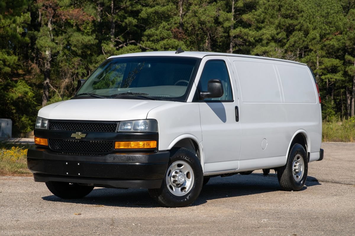 Used 2018 Chevrolet Express 2500 RWD image 1