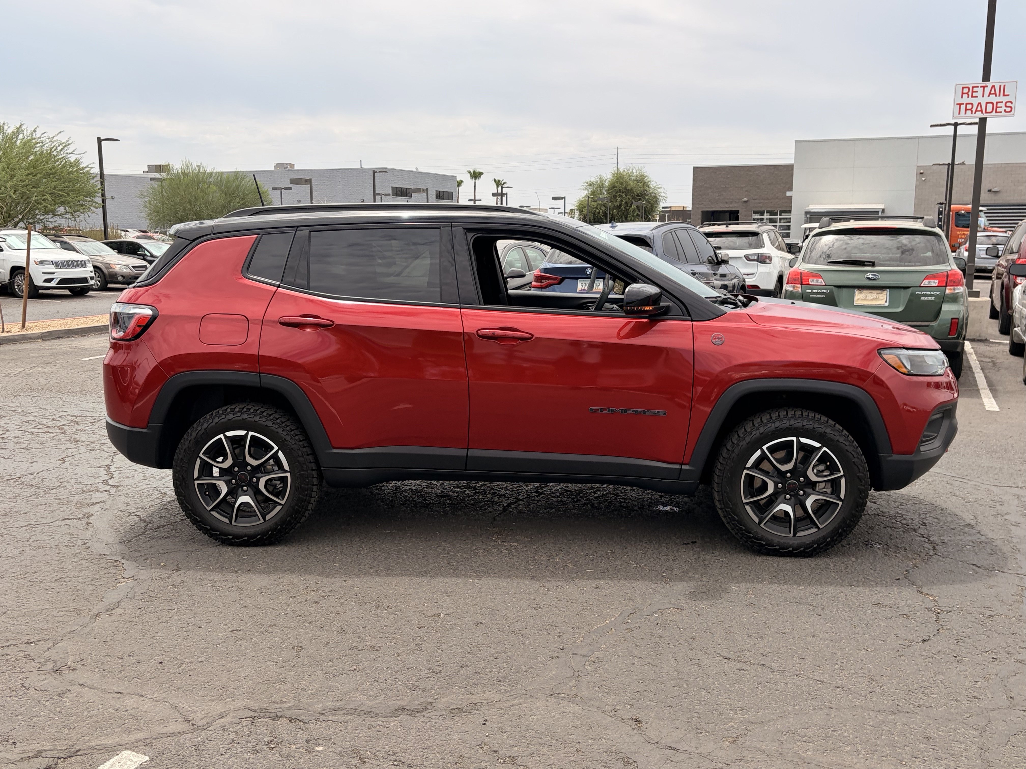 Used 2025 Jeep Compass Trailhawk AWD/4WD image 6