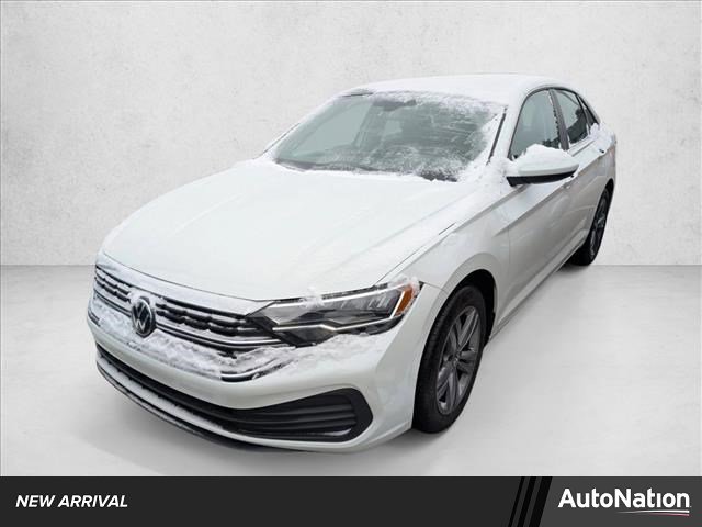 Used 2024 Volkswagen Jetta SE image 1