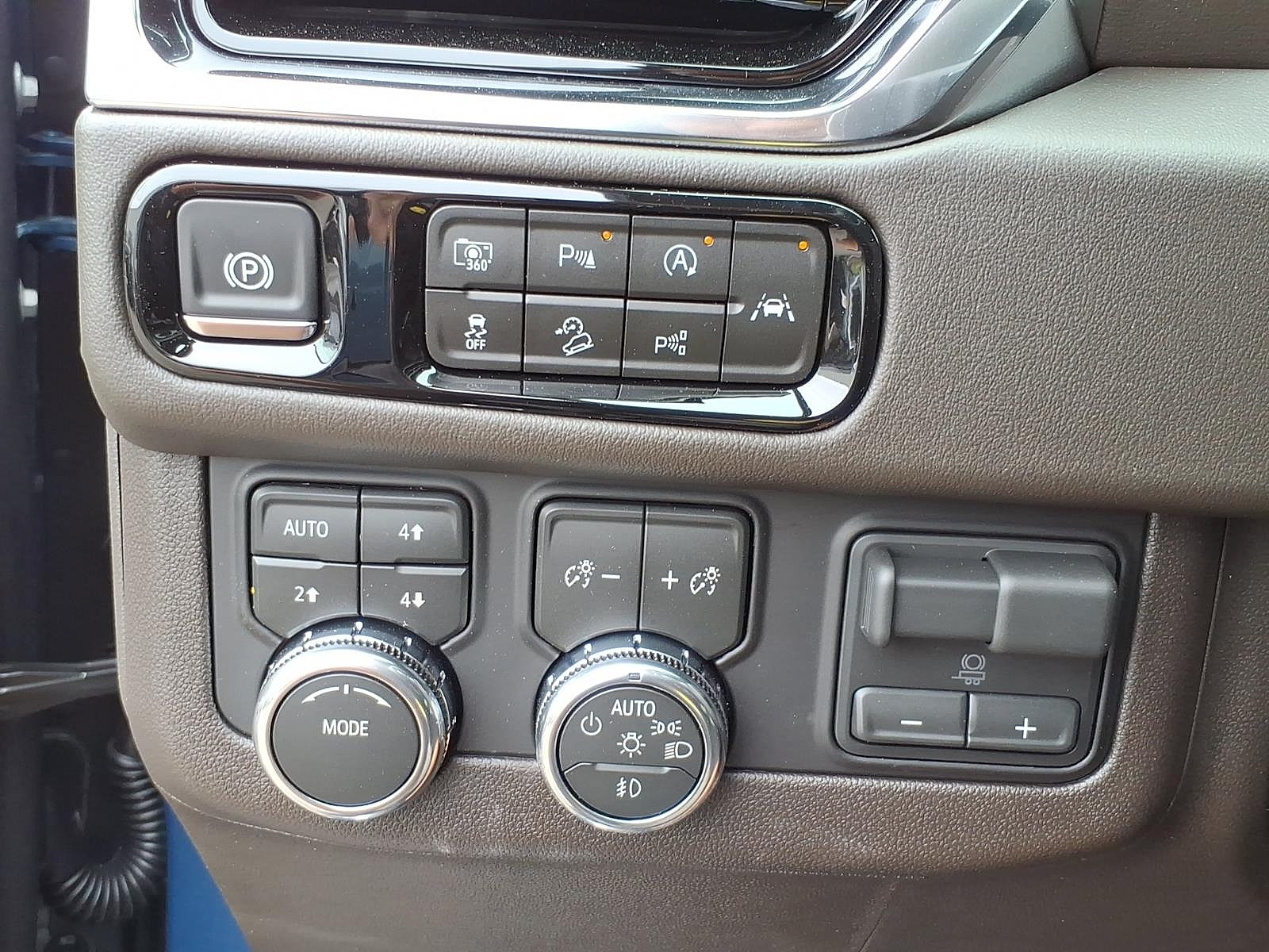 New 2026 GMC Yukon XL Elevation w/ Elevation Premium Package AWD/4WD image 18