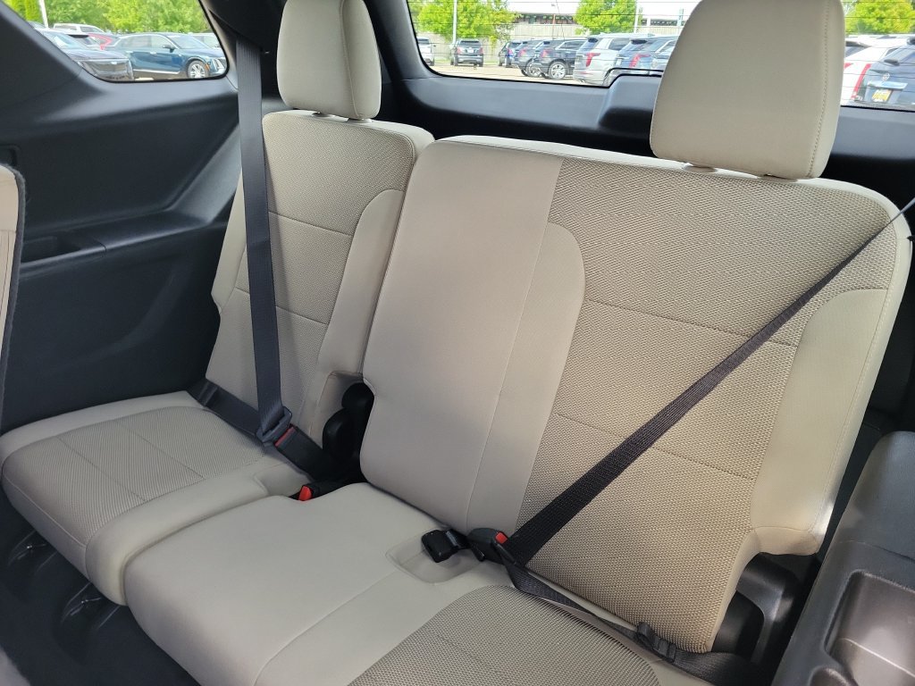Used 2022 Chevrolet Traverse LS w/ Midnight/Sport Edition AWD/4WD image 29