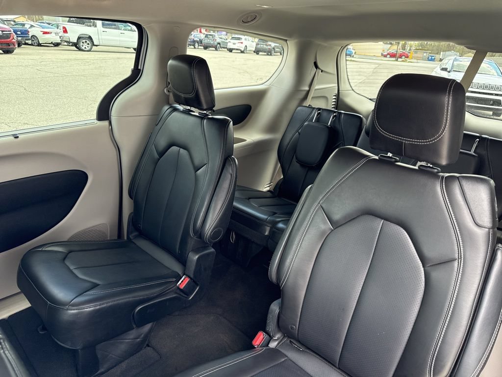 Used 2024 Chrysler Pacifica Touring-L FWD image 45
