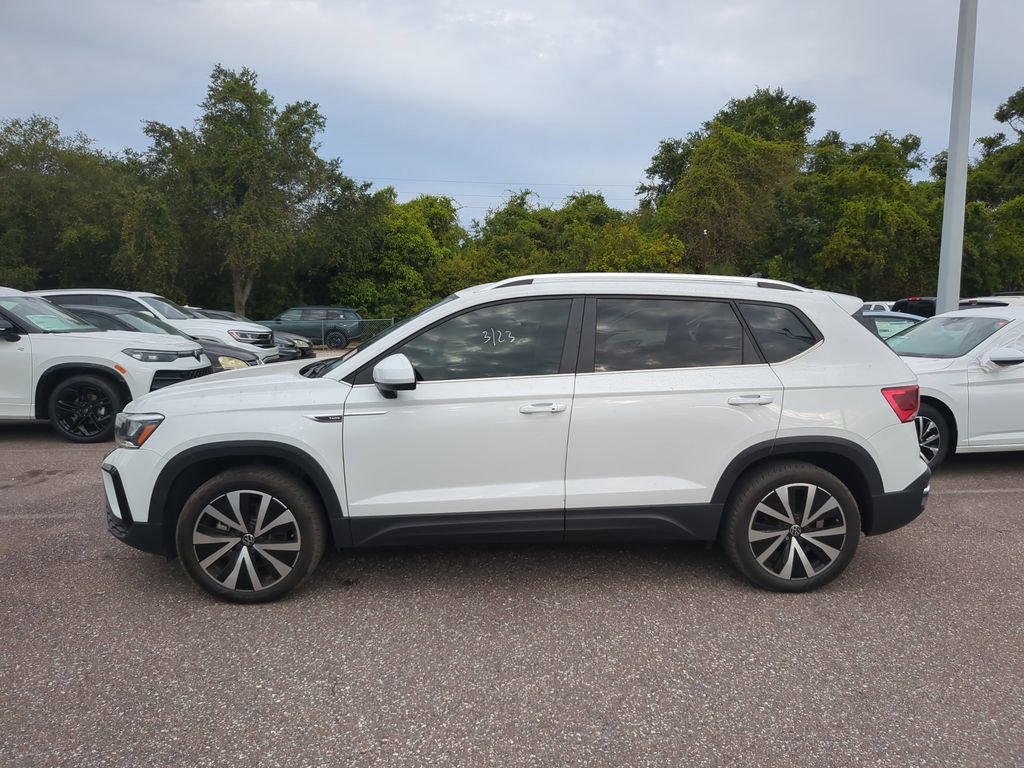 Certified 2023 Volkswagen Taos SE w/ Panoramic Sunroof Package FWD image 2