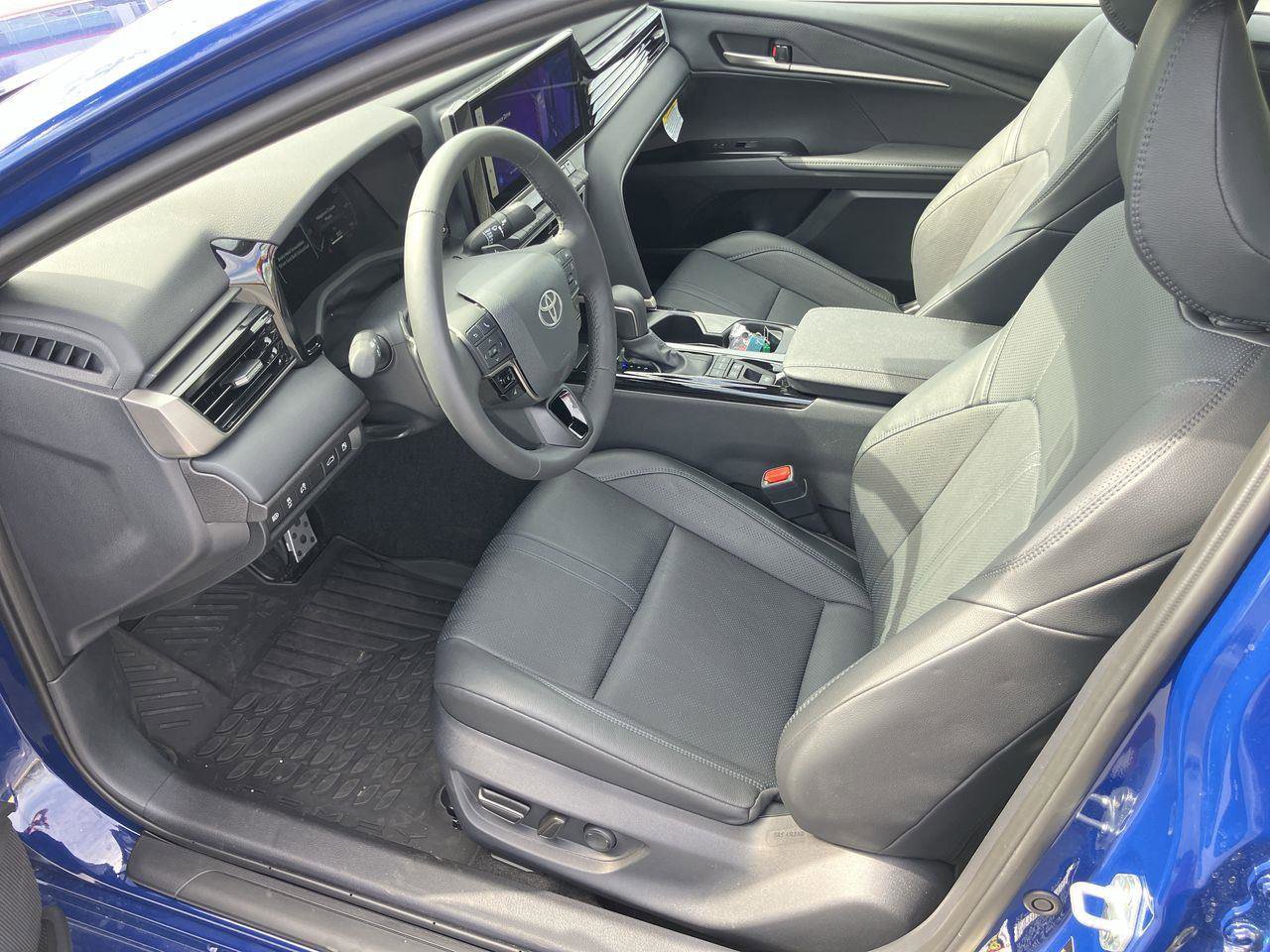 Used 2025 Toyota Camry XSE FWD image 9