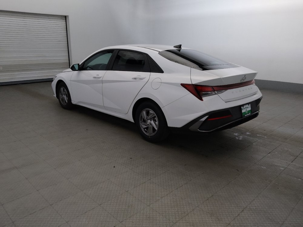 Used 2024 Hyundai Elantra SE FWD image 3