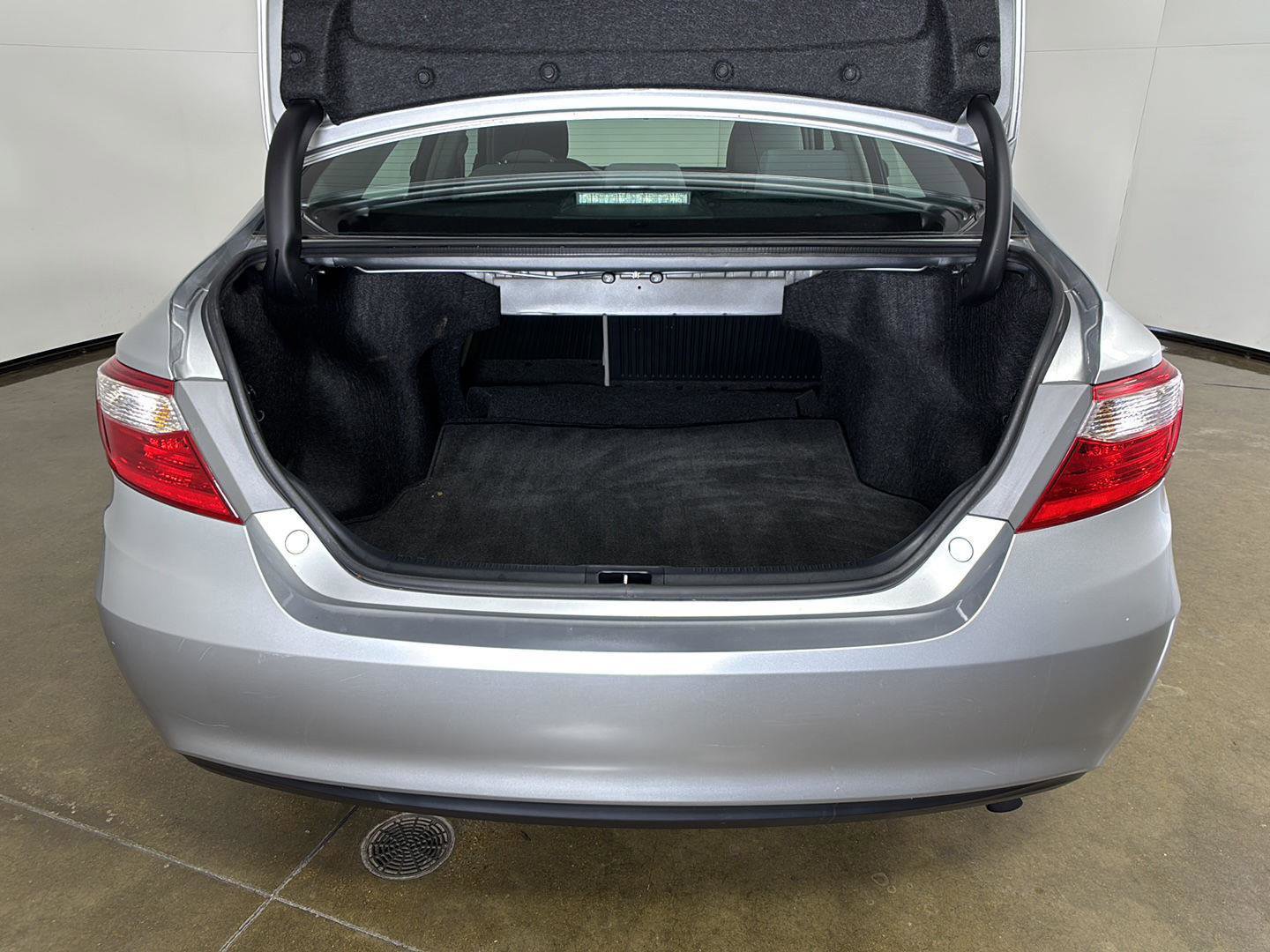 Used 2015 Toyota Camry LE FWD image 16