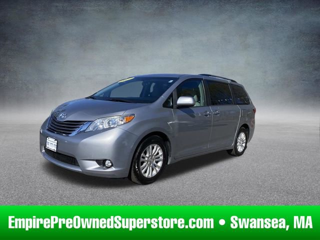 Used 2017 Toyota Sienna XLE Premium FWD image 1