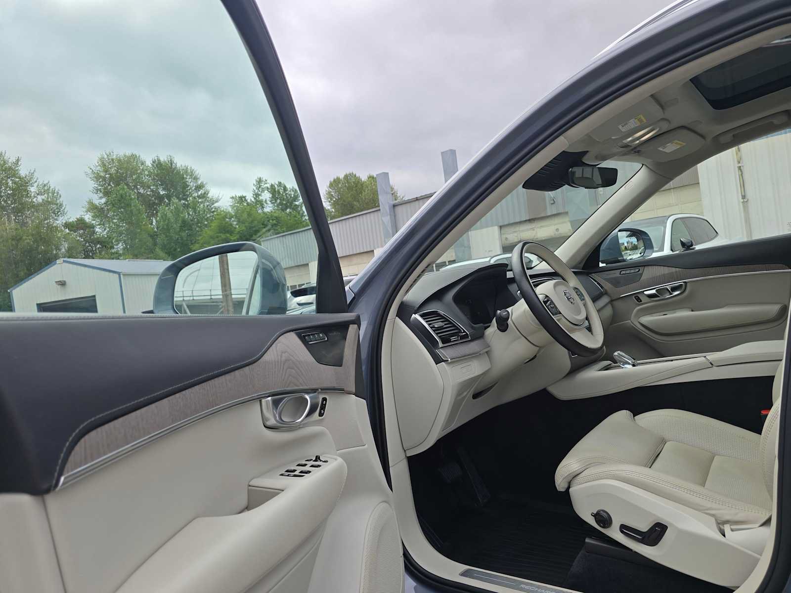 Used 2023 Volvo XC90 T8 Ultimate w/ Lounge Package AWD/4WD image 20