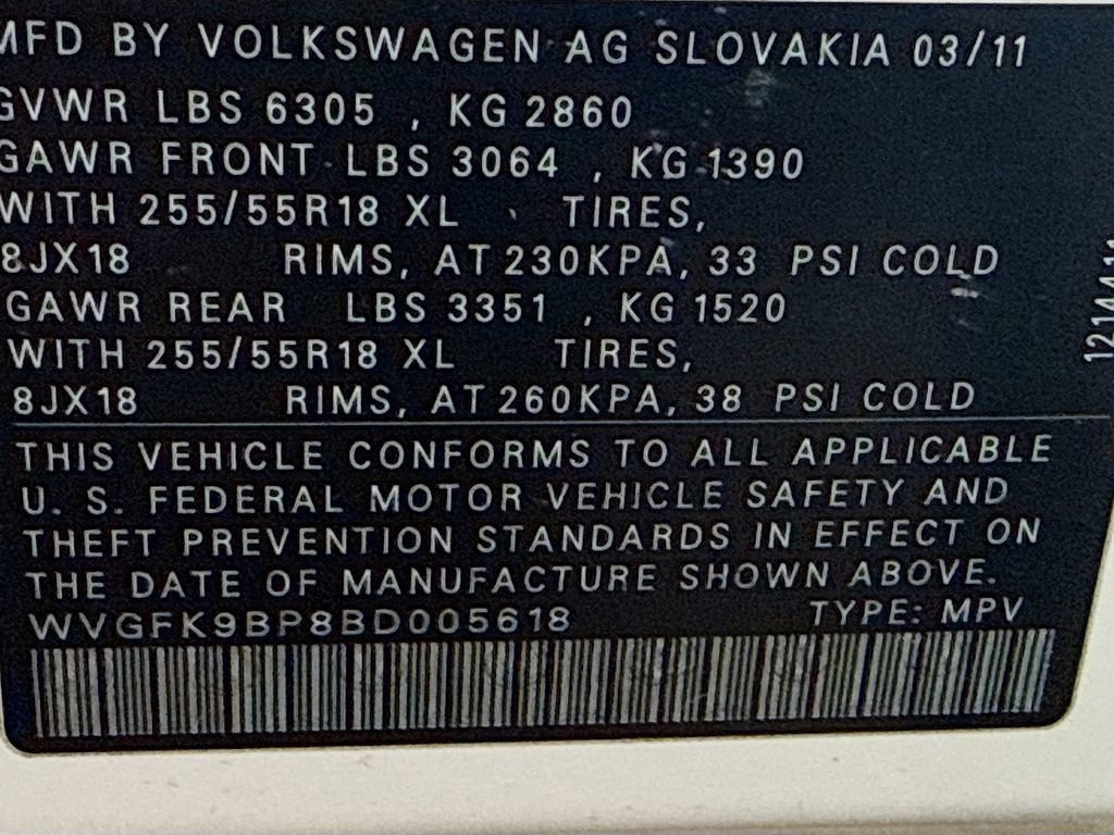 Used 2011 Volkswagen Touareg Sport image 32