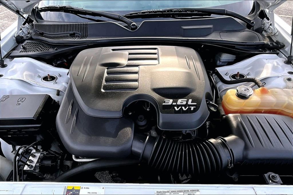 Used 2013 Dodge Challenger SXT RWD image 10