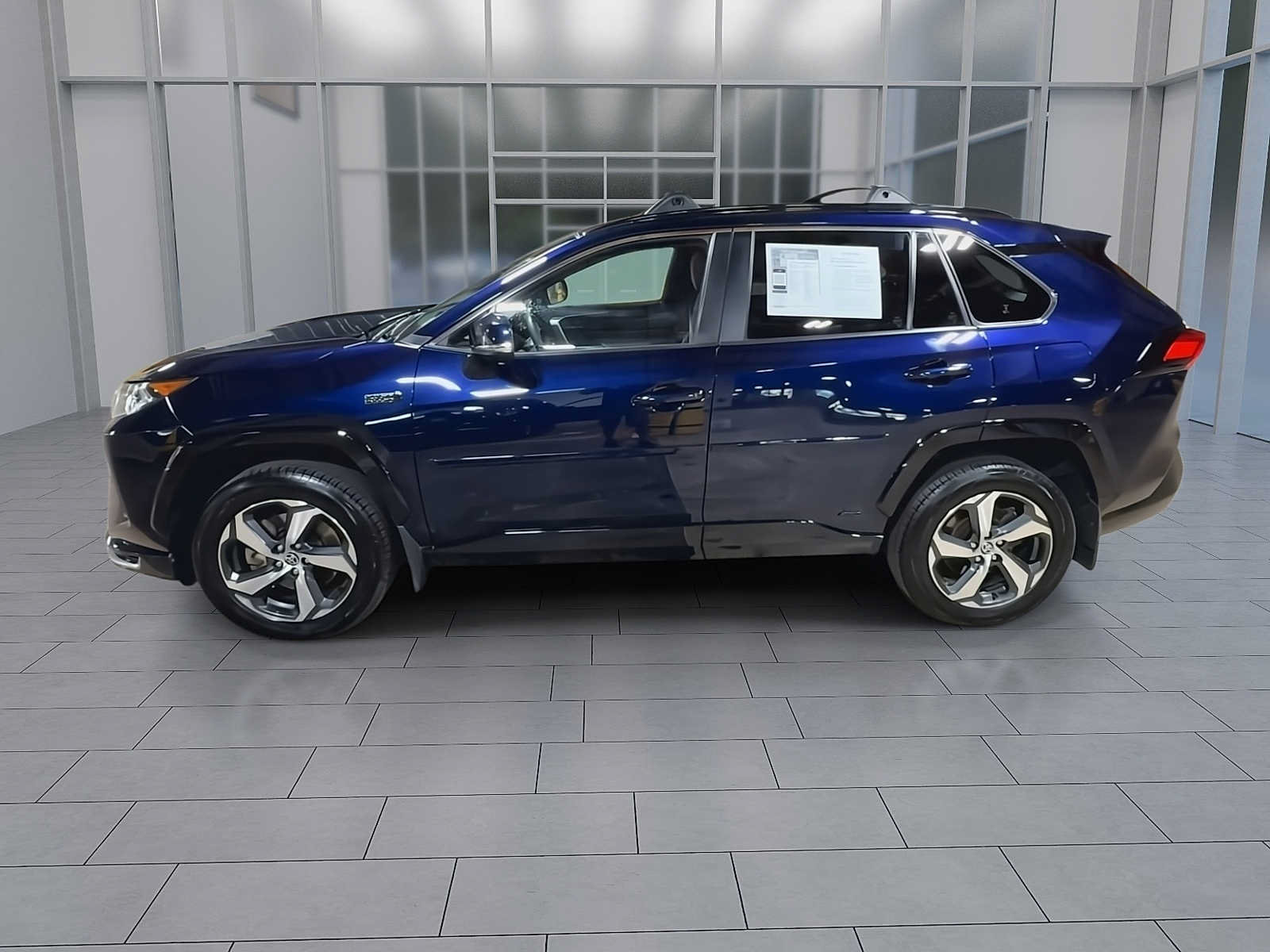 Used 2021 Toyota RAV4 SE w/ Weather & Moonroof Package AWD/4WD image 5