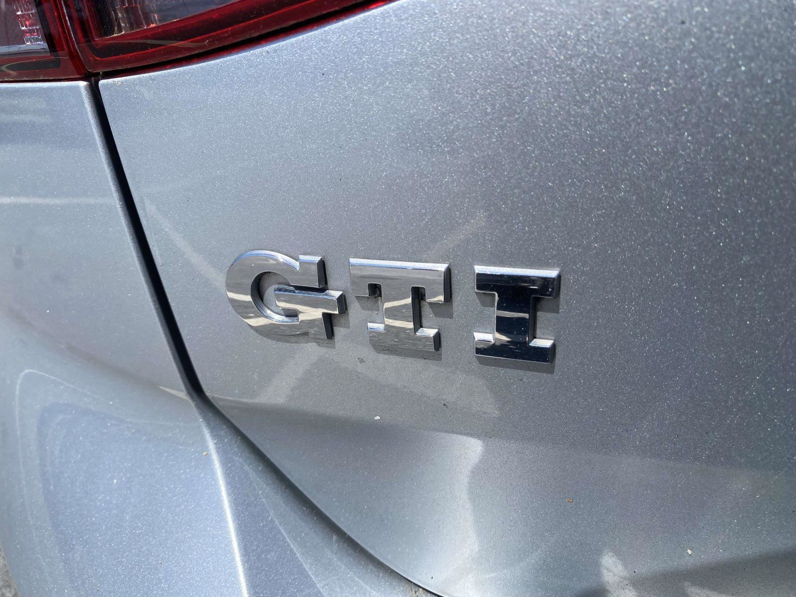 Used 2016 Volkswagen Golf 4-Door FWD image 9