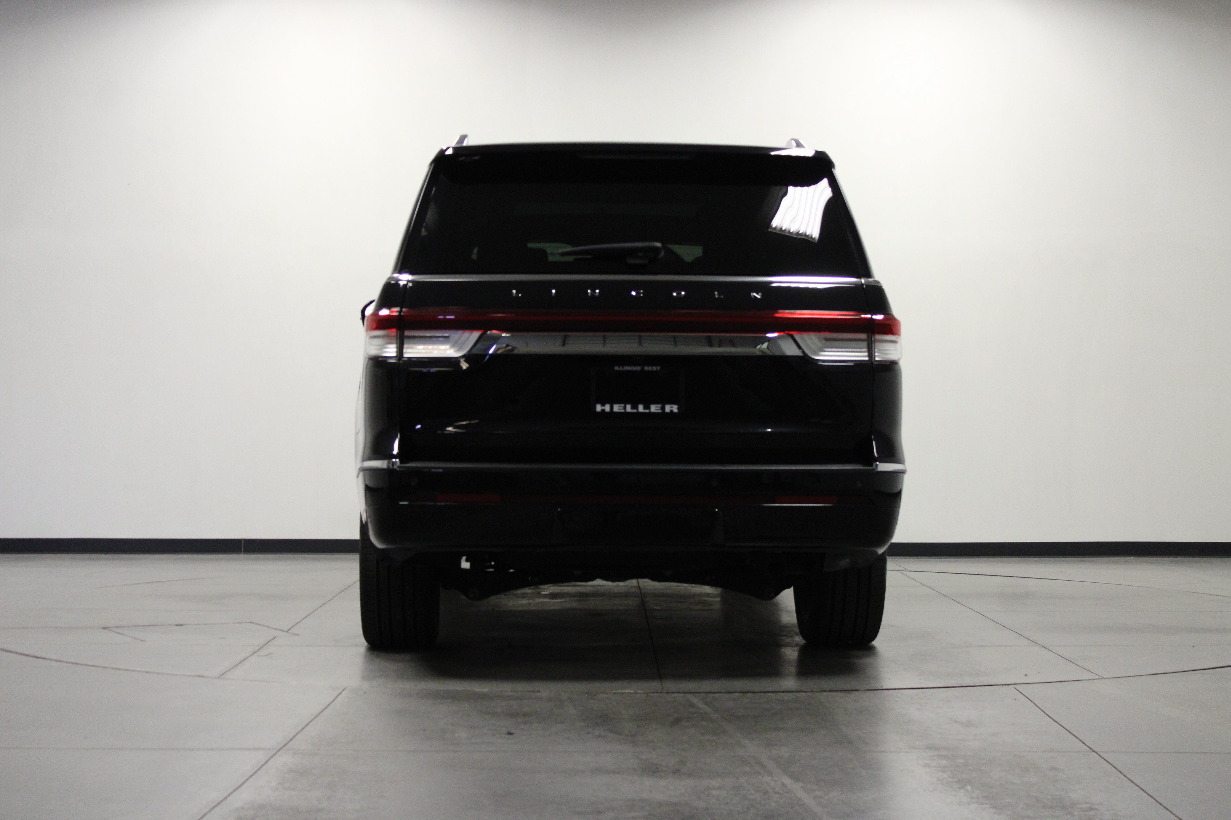 Used 2024 Lincoln Navigator L Reserve w/ Monochromatic Package AWD/4WD image 5