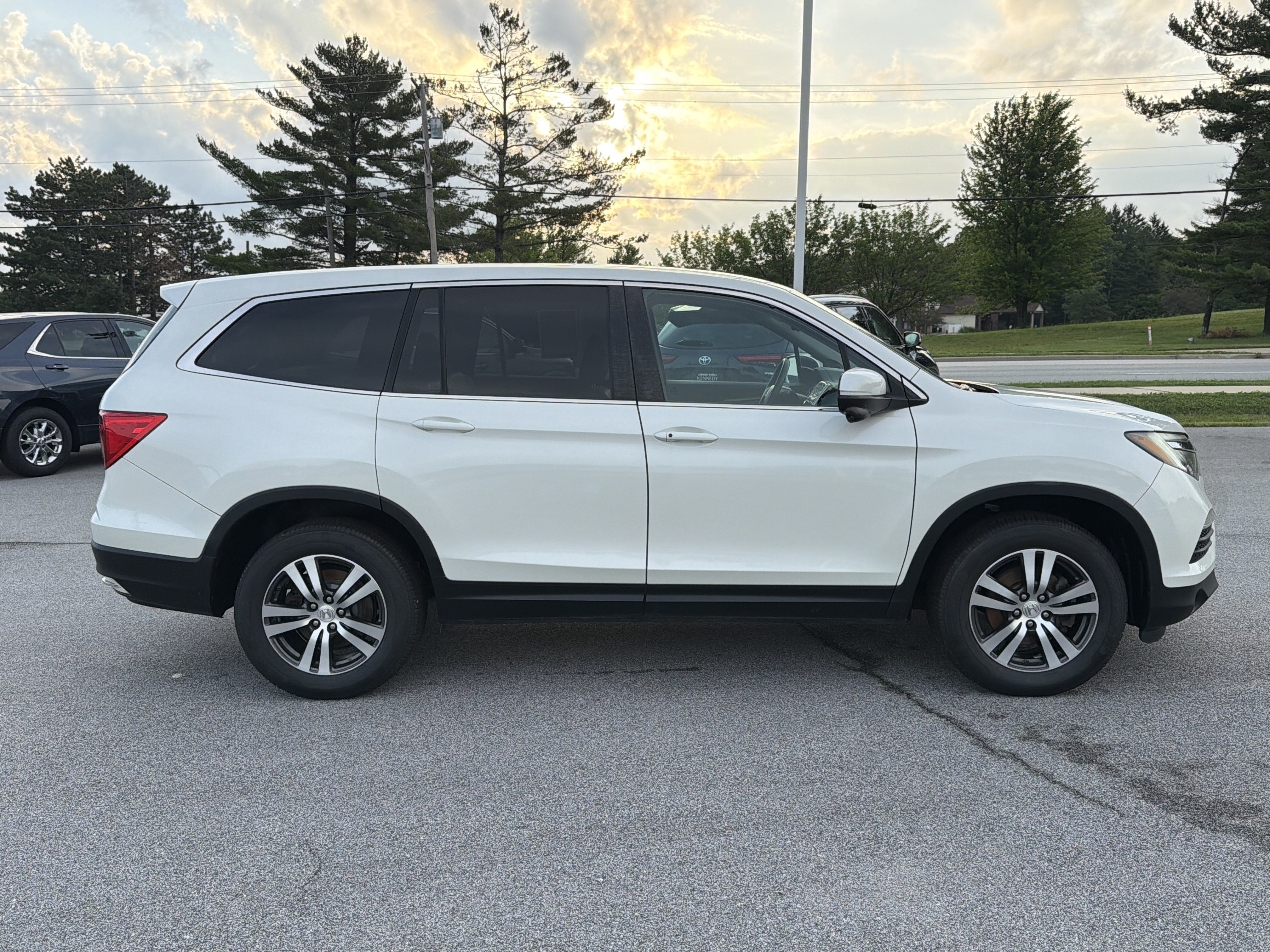 Used 2016 Honda Pilot EX-L image 2