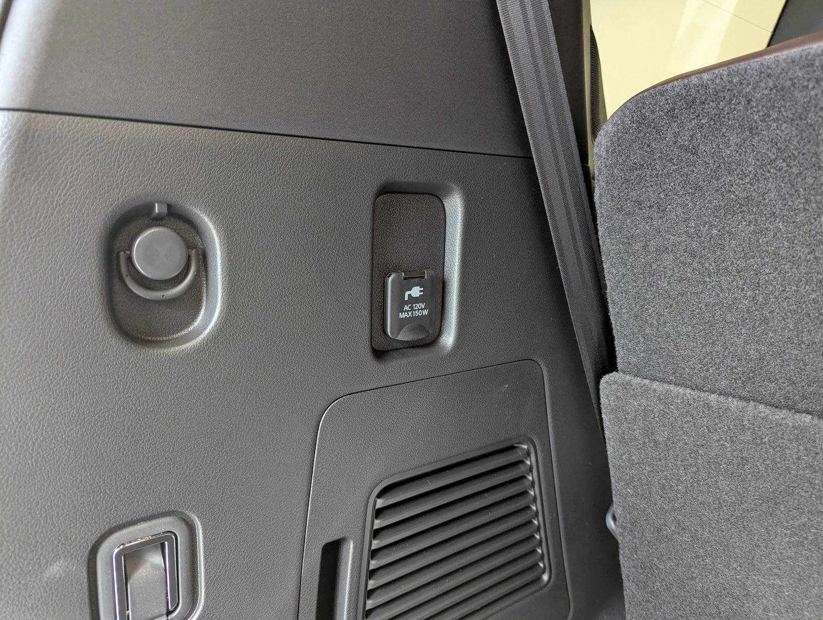 New 2025 Nissan Armada SL w/ Captain's Chari Seat Package image 13