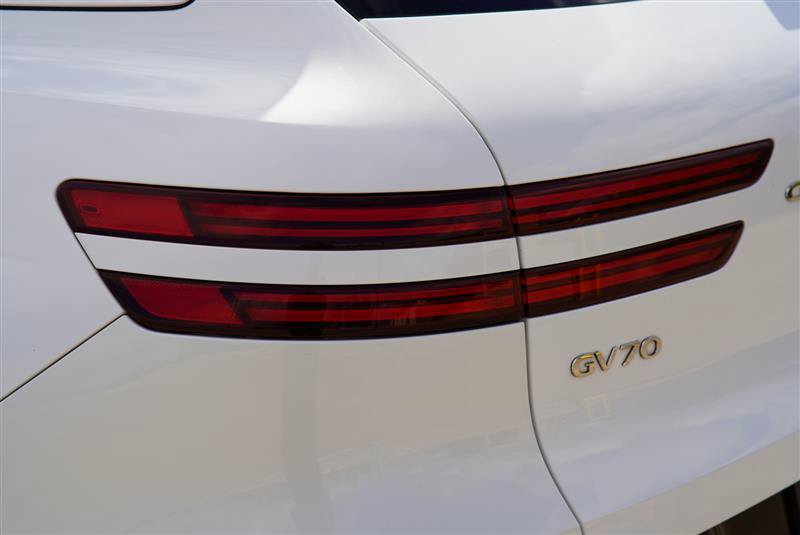 Used 2022 Genesis GV70 2.5T w/ Advanced Package AWD/4WD image 43