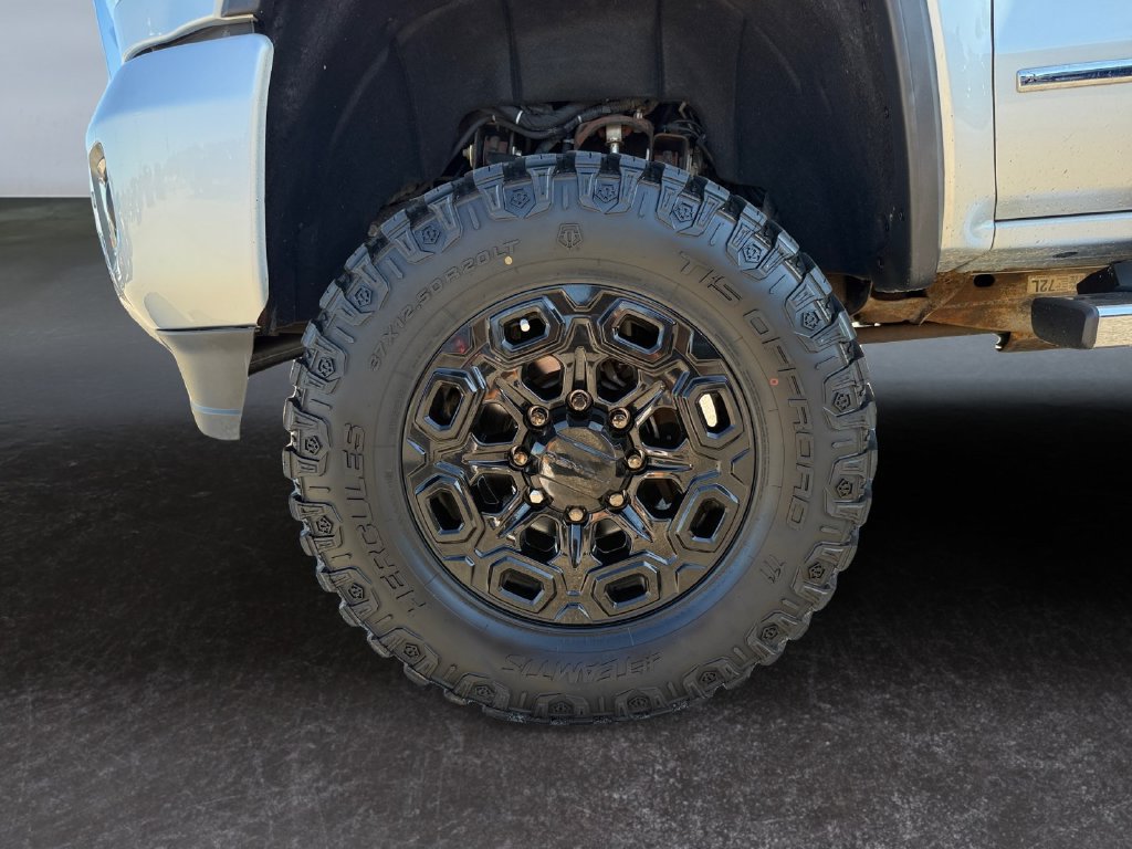 Used 2017 GMC Sierra 2500 Denali w/ Duramax Plus Package AWD/4WD image 9