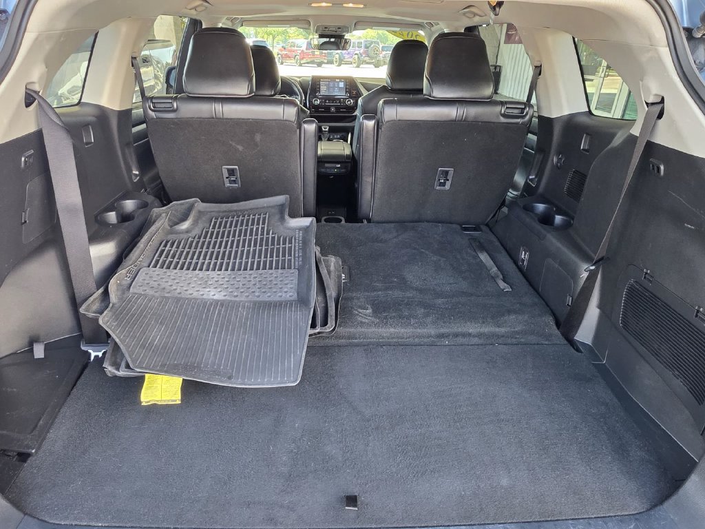 Used 2022 Toyota Highlander XLE FWD image 14