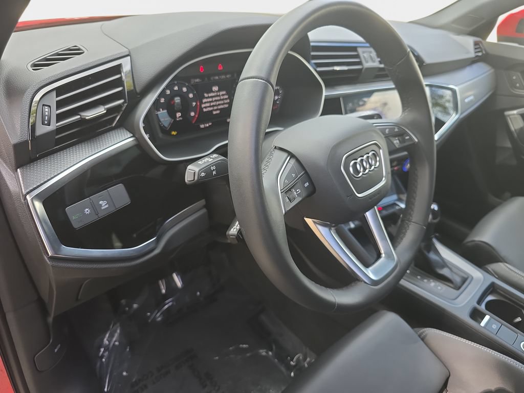 Certified 2025 Audi Q3 2.0T Premium w/ Convenience Package AWD/4WD image 22
