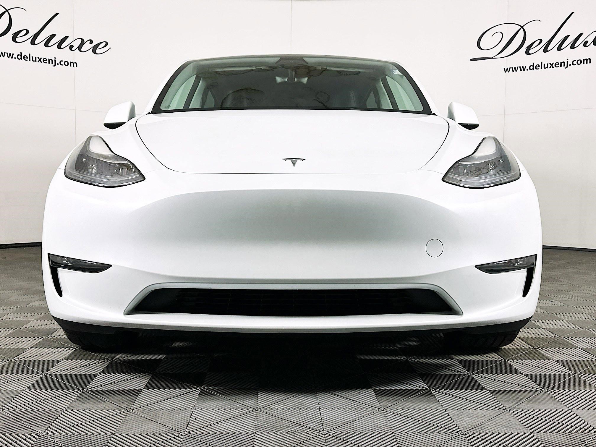 Used 2023 Tesla Model Y Performance image 2
