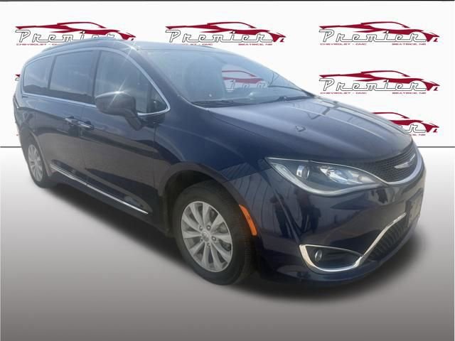 Used 2020 Chrysler Pacifica Touring-L image 2